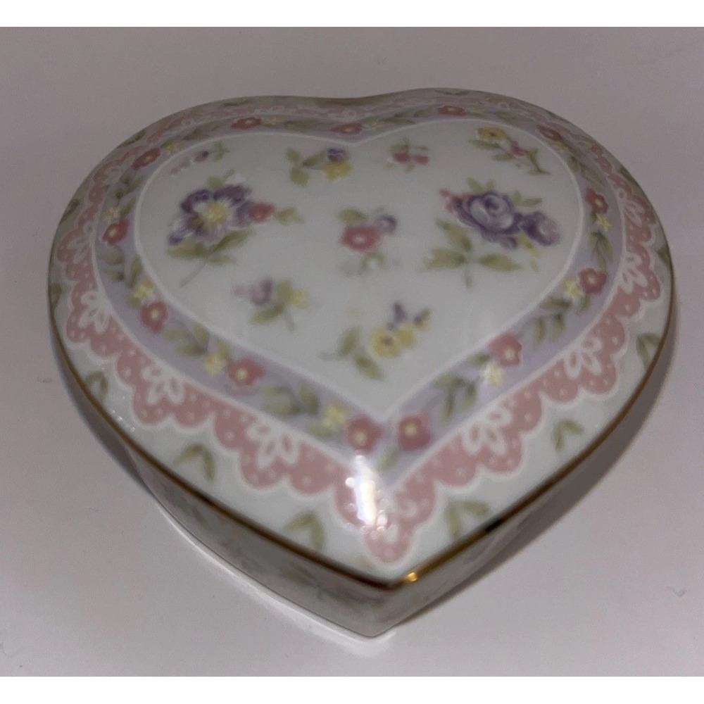 Vintage Arnart China "Antoinette" heart-shaped porcelain trinket/ring box dainty